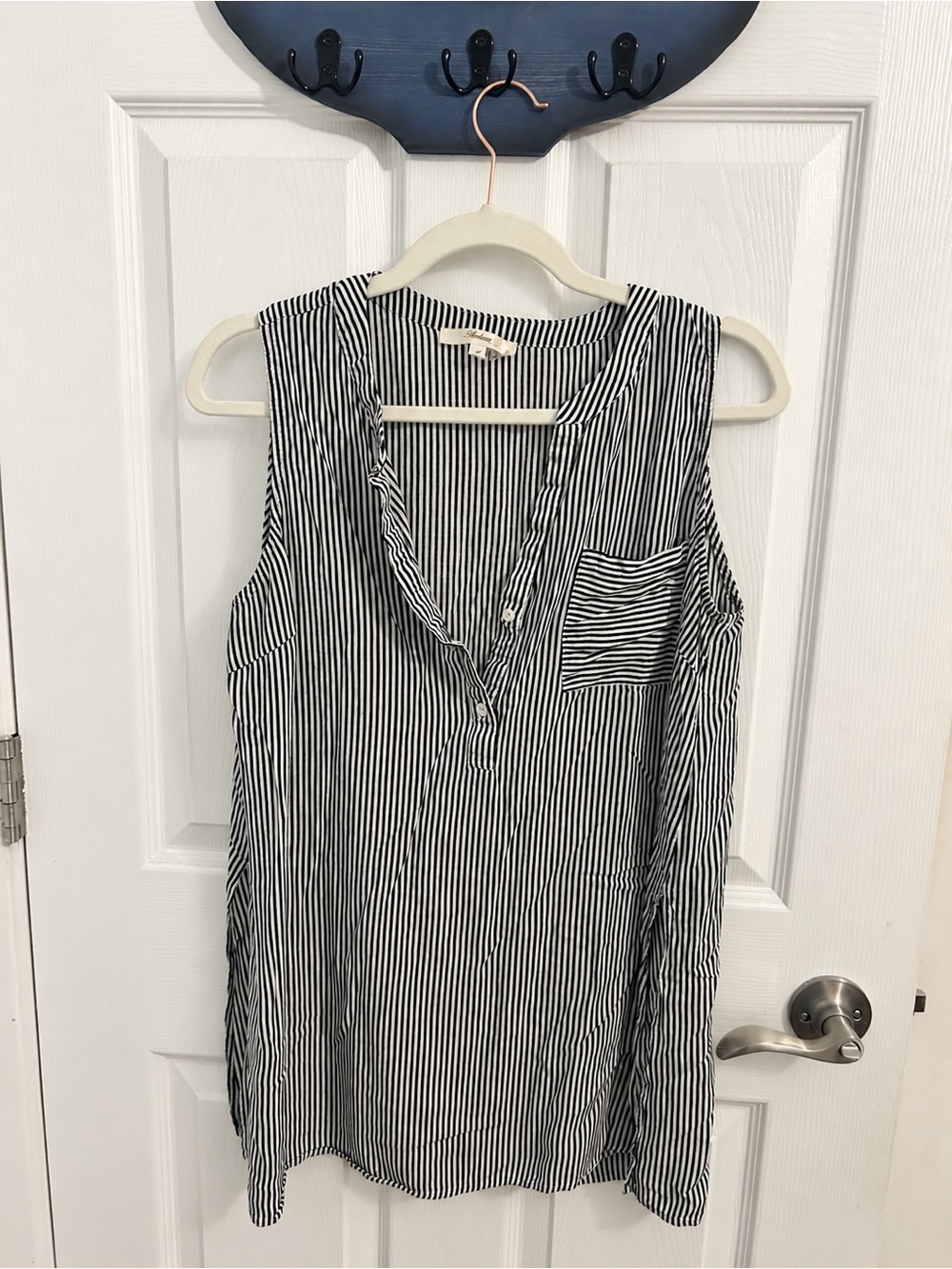 ANDREE BY UNIT Black & White Striped Sleeveless V-Neck Tank